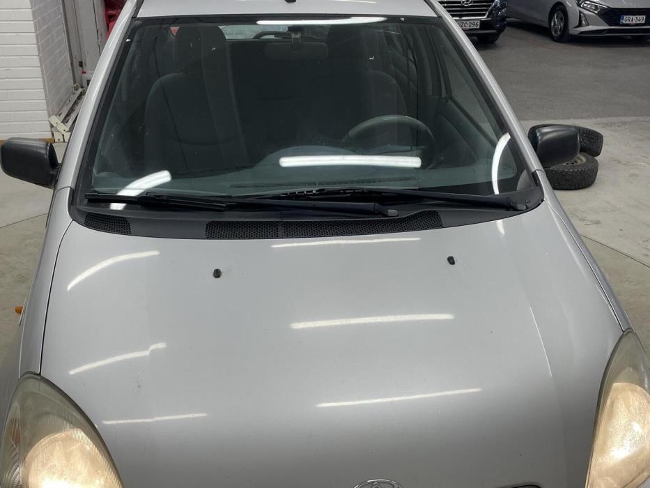 TOYOTA Yaris 2002