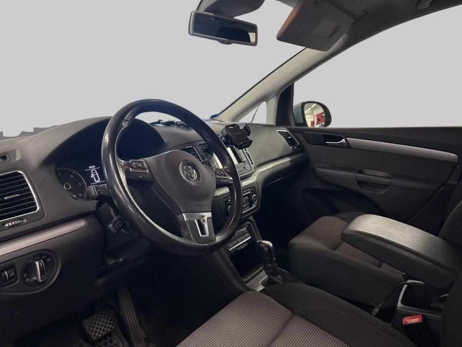 VOLKSWAGEN Sharan 2012