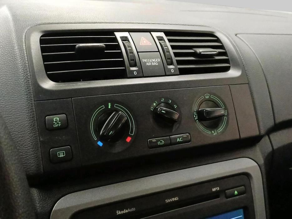 SKODA Fabia 2012