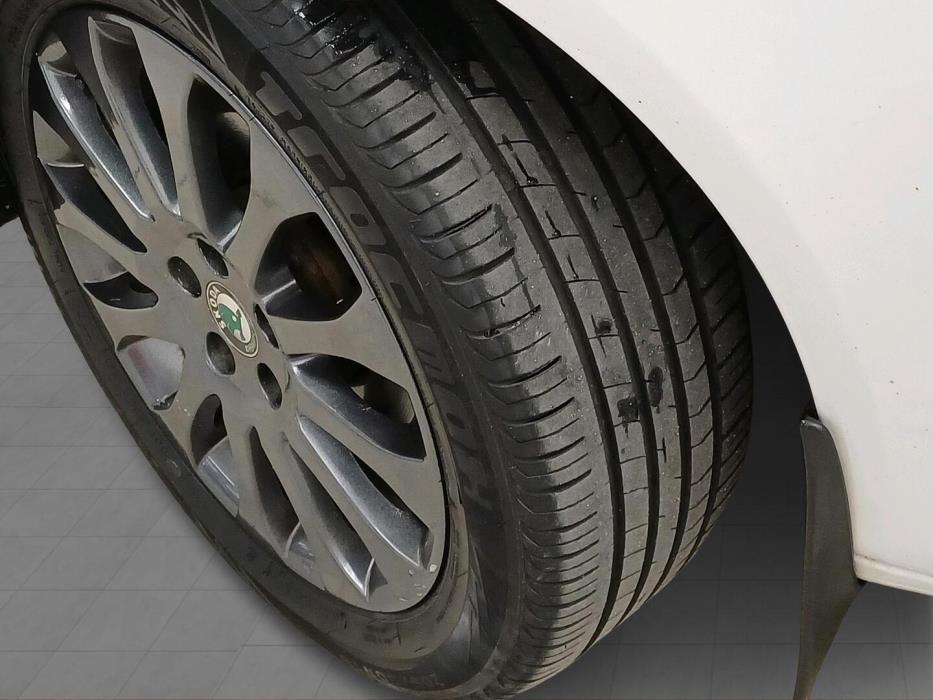 SKODA Fabia 2012