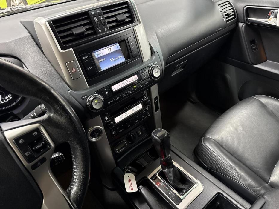 TOYOTA Land Cruiser 2011