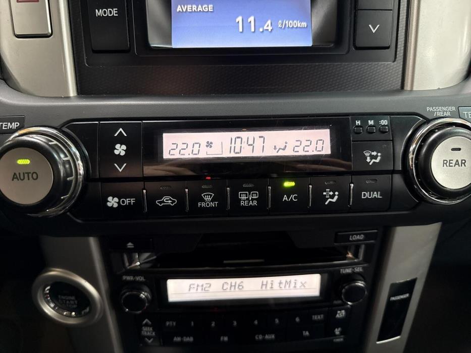 TOYOTA Land Cruiser 2011