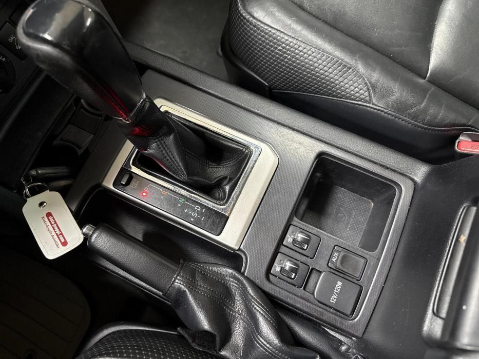 TOYOTA Land Cruiser 2011