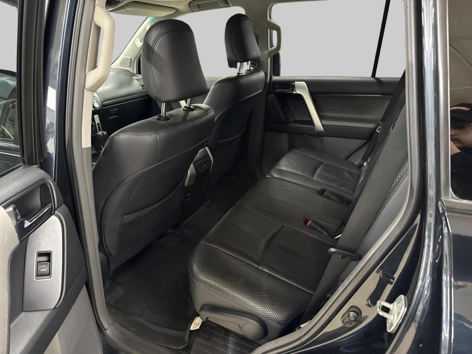 TOYOTA Land Cruiser 2011