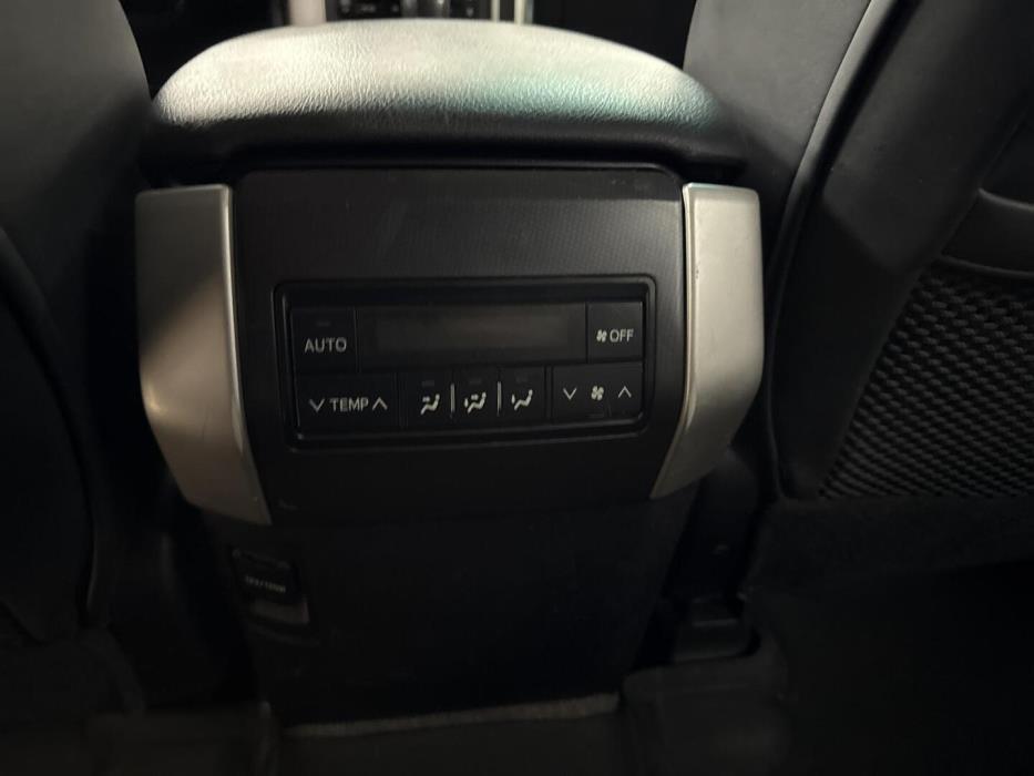 TOYOTA Land Cruiser 2011