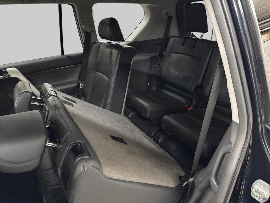TOYOTA Land Cruiser 2011