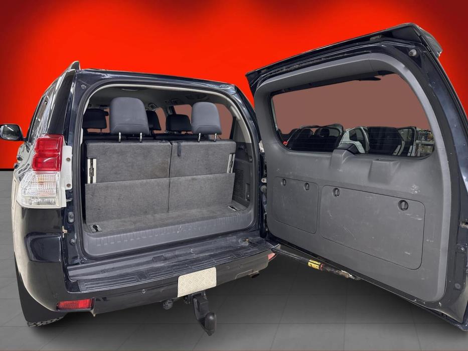 TOYOTA Land Cruiser 2011