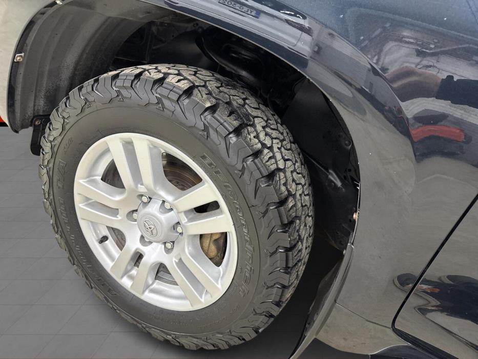 TOYOTA Land Cruiser 2011