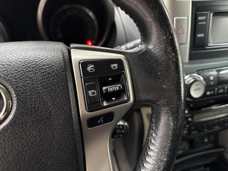 TOYOTA Land Cruiser 2011