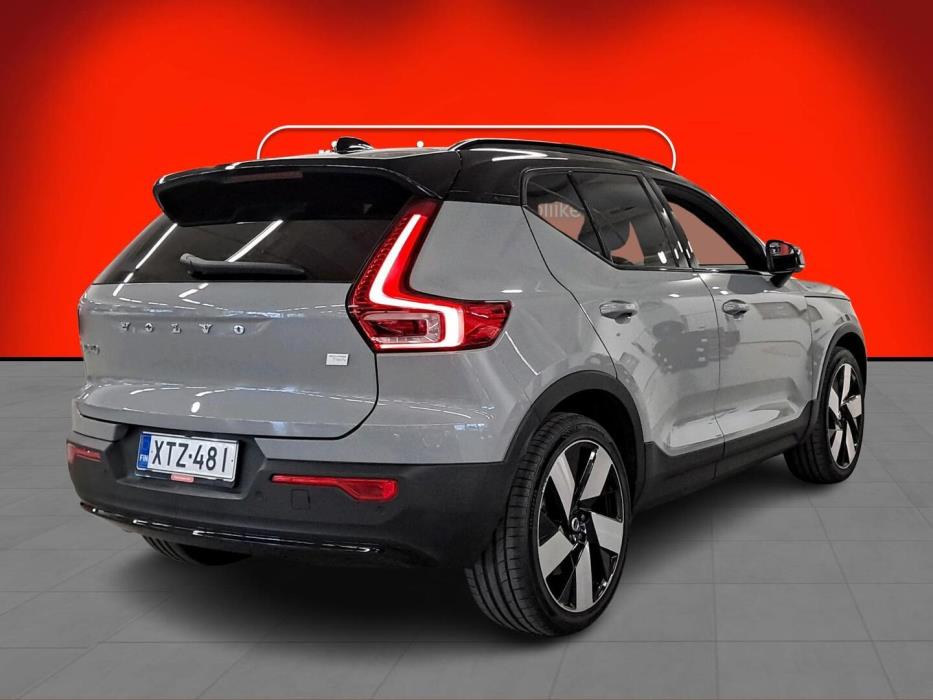 VOLVO XC40 2024