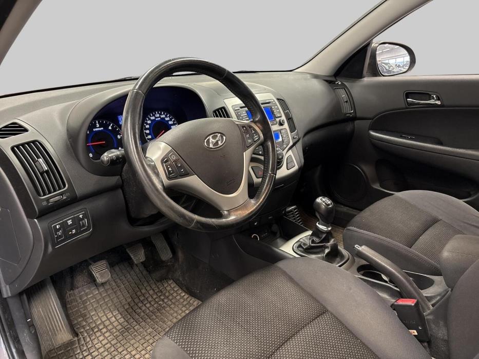 HYUNDAI i30 2011