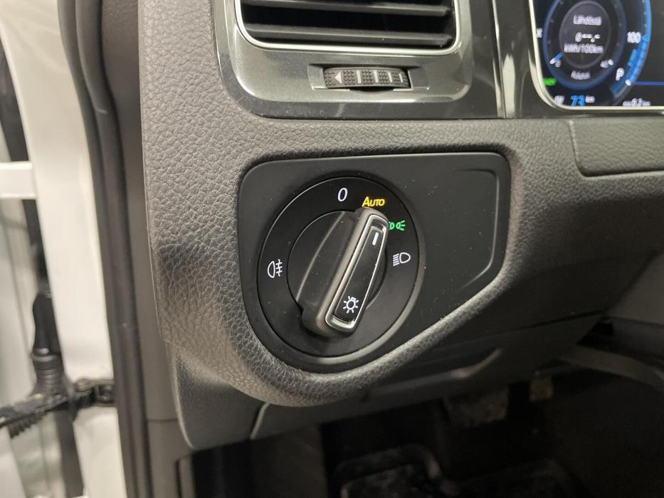 VOLKSWAGEN Golf 2018