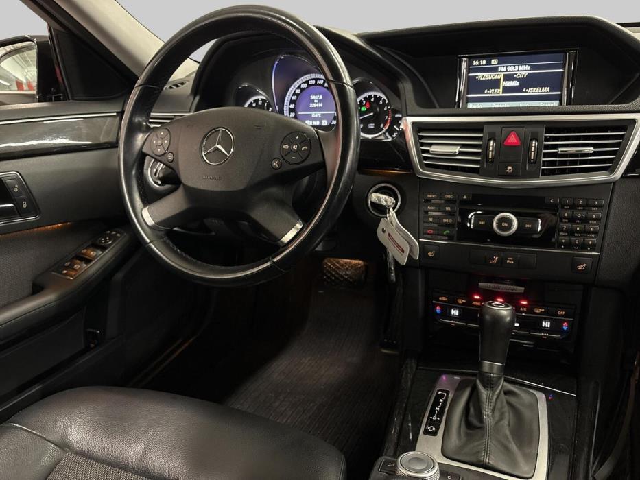 MERCEDES-BENZ E 2010