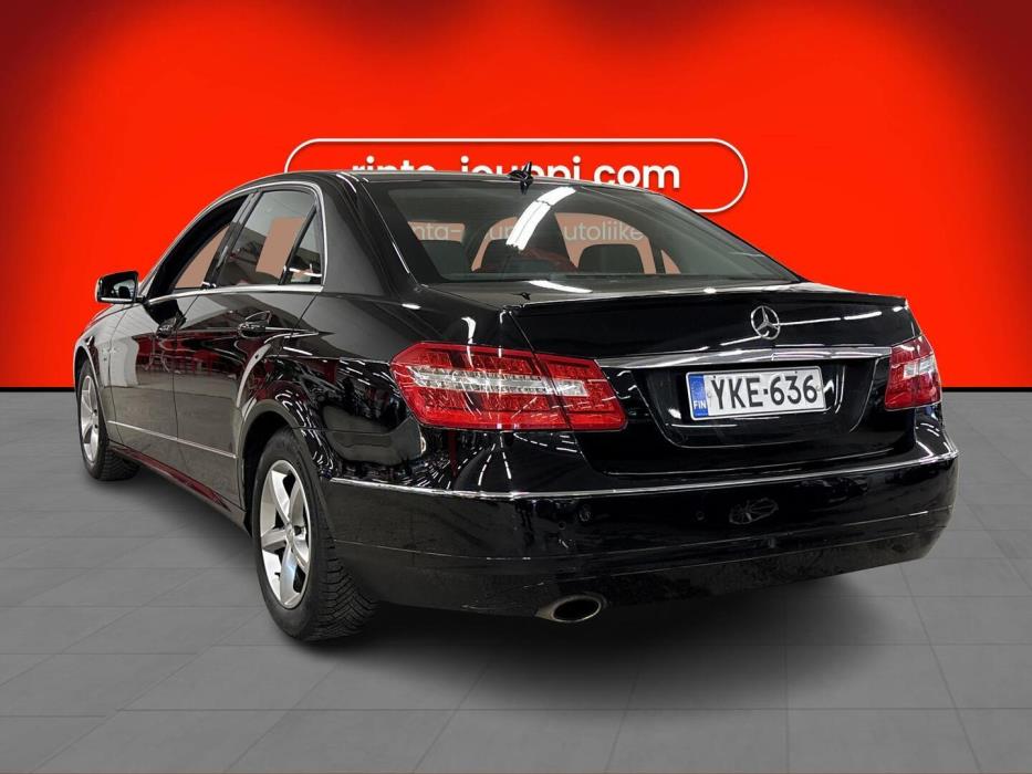 MERCEDES-BENZ E 2010