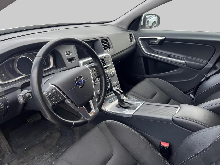 VOLVO V60 2016