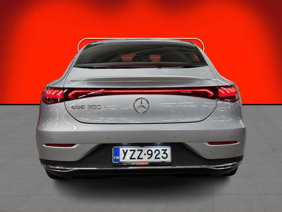 MERCEDES-BENZ EQE 2025