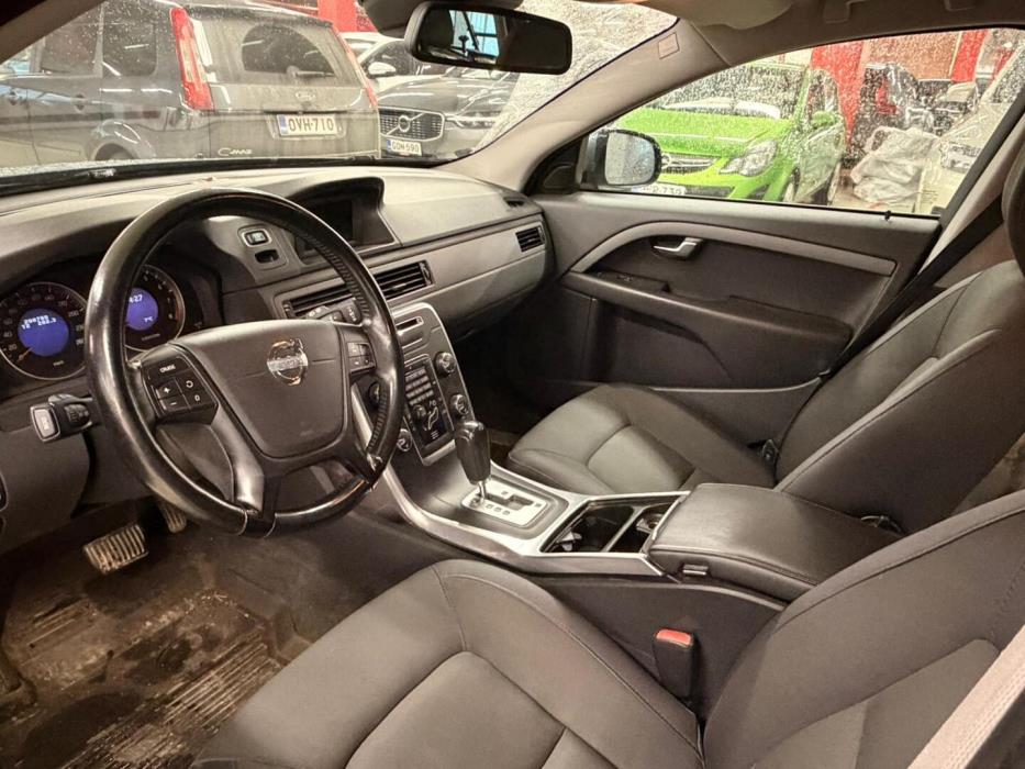 VOLVO V70 2012