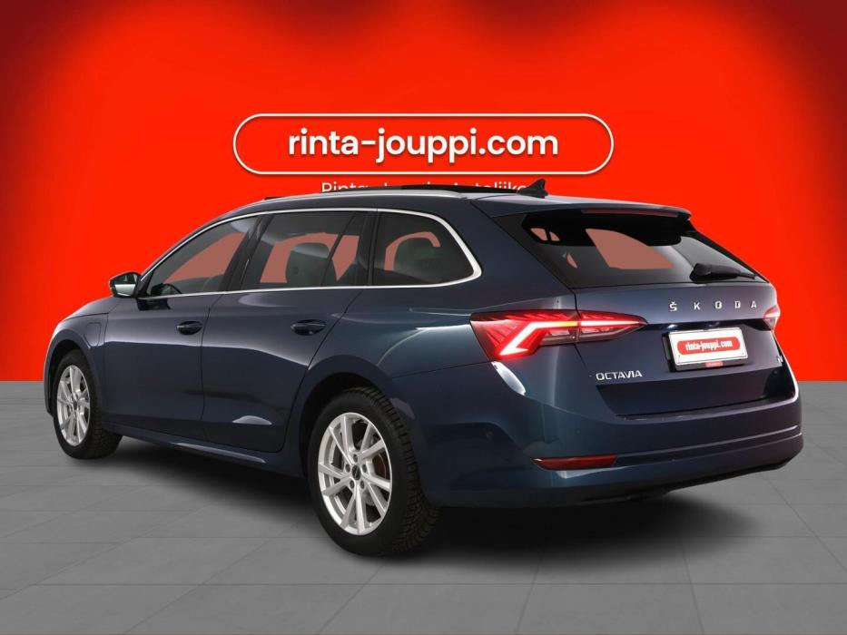 SKODA OCTAVIA 2023