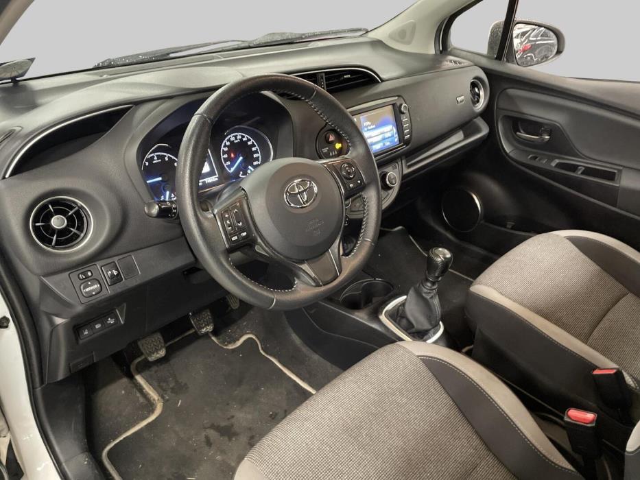 TOYOTA Yaris 2019