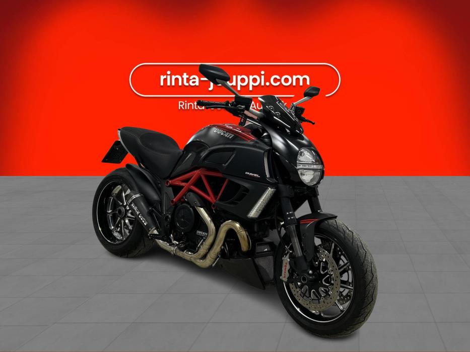 DUCATI DIAVEL 2011