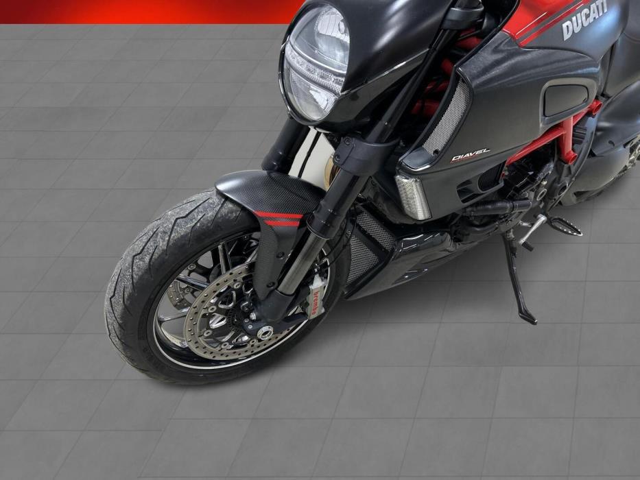 DUCATI DIAVEL 2011