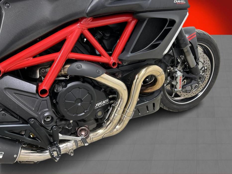 DUCATI DIAVEL 2011