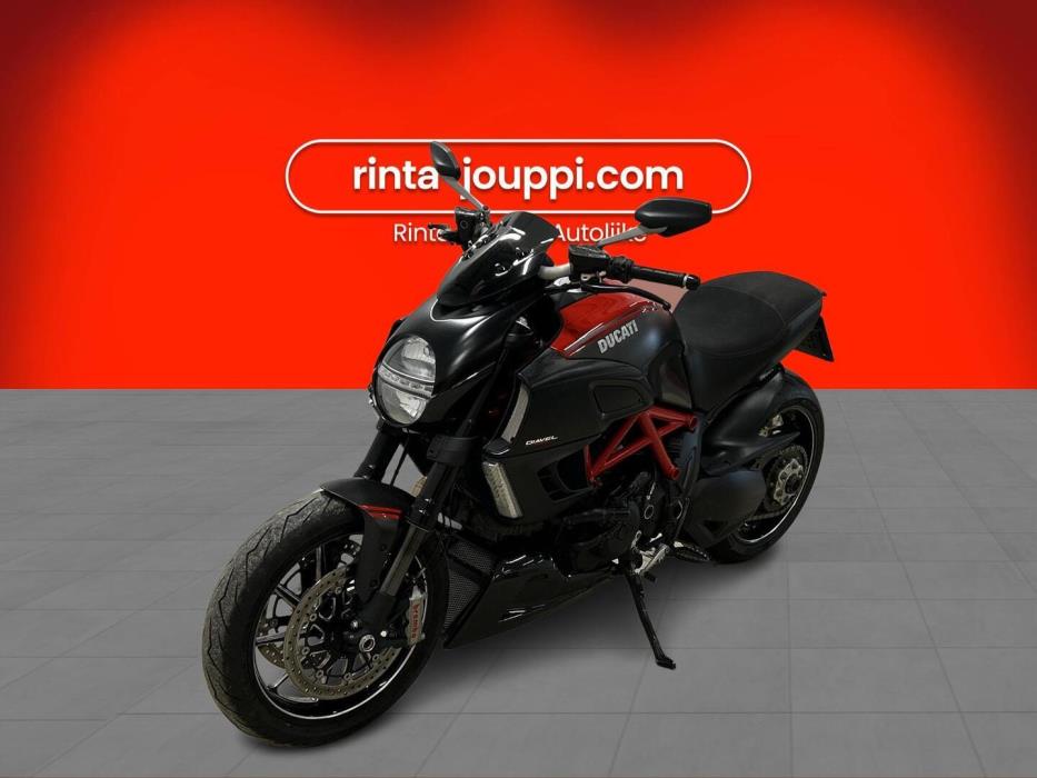 DUCATI DIAVEL 2011