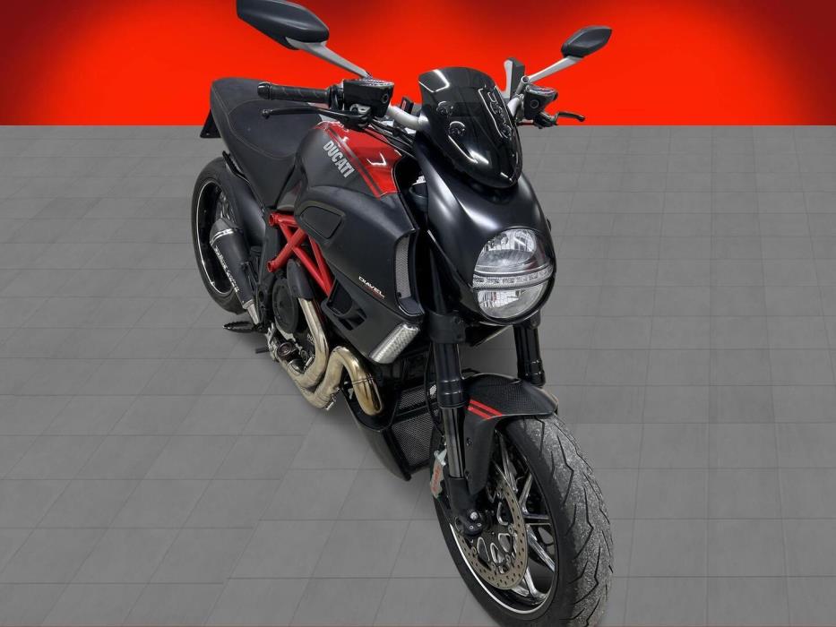 DUCATI DIAVEL 2011