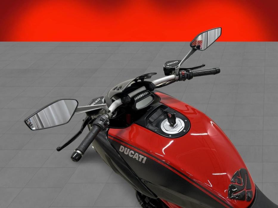 DUCATI DIAVEL 2011