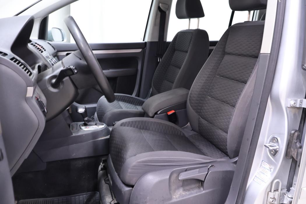 VOLKSWAGEN Touran 2008