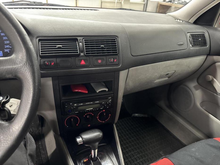 VOLKSWAGEN Golf 2001