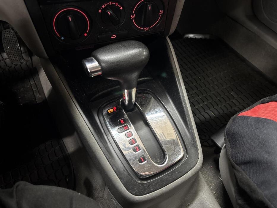 VOLKSWAGEN Golf 2001