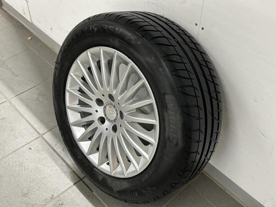 MERCEDES-BENZ E 2013