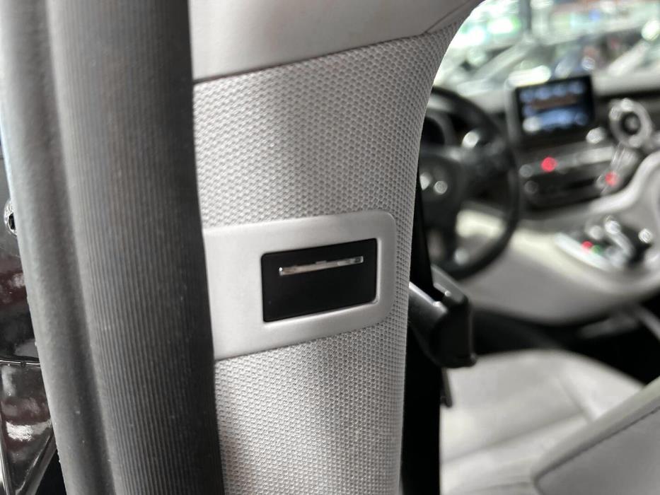 MERCEDES-BENZ V 2019