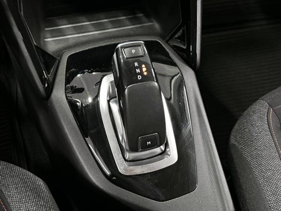 PEUGEOT 208 2020