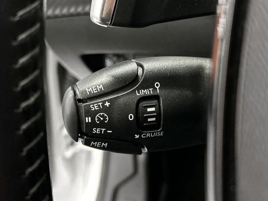 PEUGEOT 208 2020