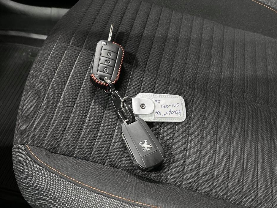 PEUGEOT 208 2020