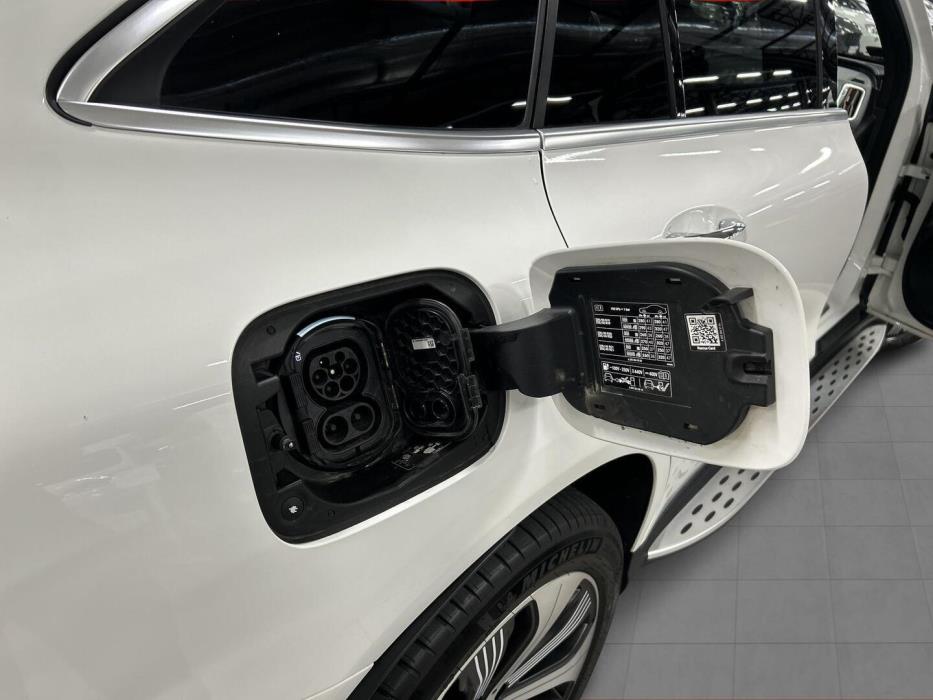 MERCEDES-BENZ EQC 2022
