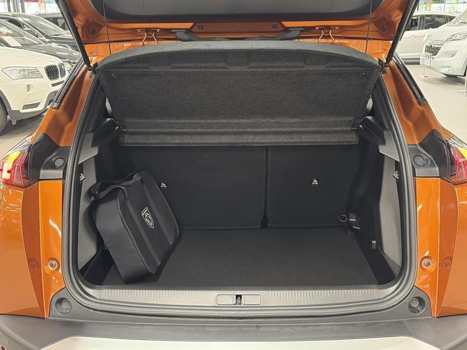 PEUGEOT e-2008 2023