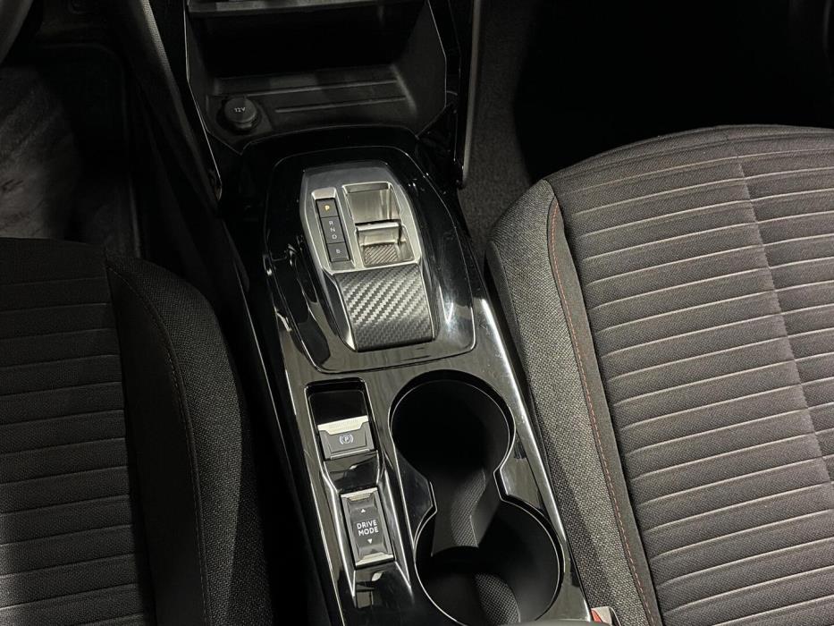 PEUGEOT e-2008 2023