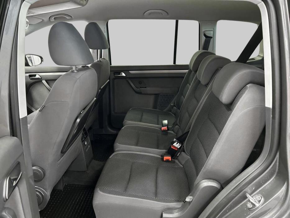 VOLKSWAGEN Touran 2011