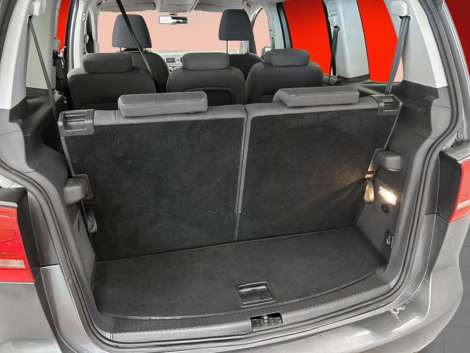 VOLKSWAGEN Touran 2011