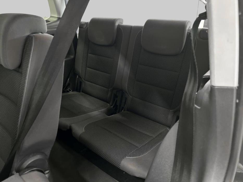 VOLKSWAGEN Touran 2011