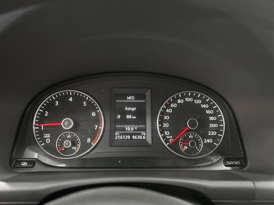 VOLKSWAGEN Touran 2011