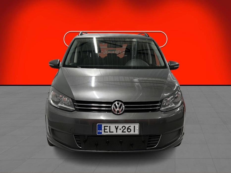 VOLKSWAGEN Touran 2011