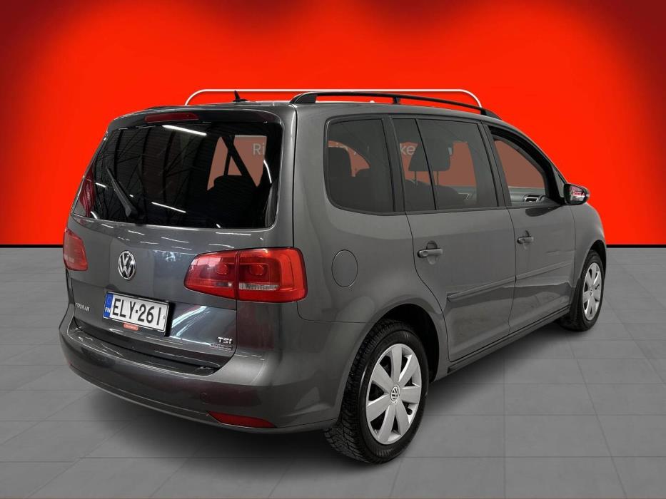 VOLKSWAGEN Touran 2011
