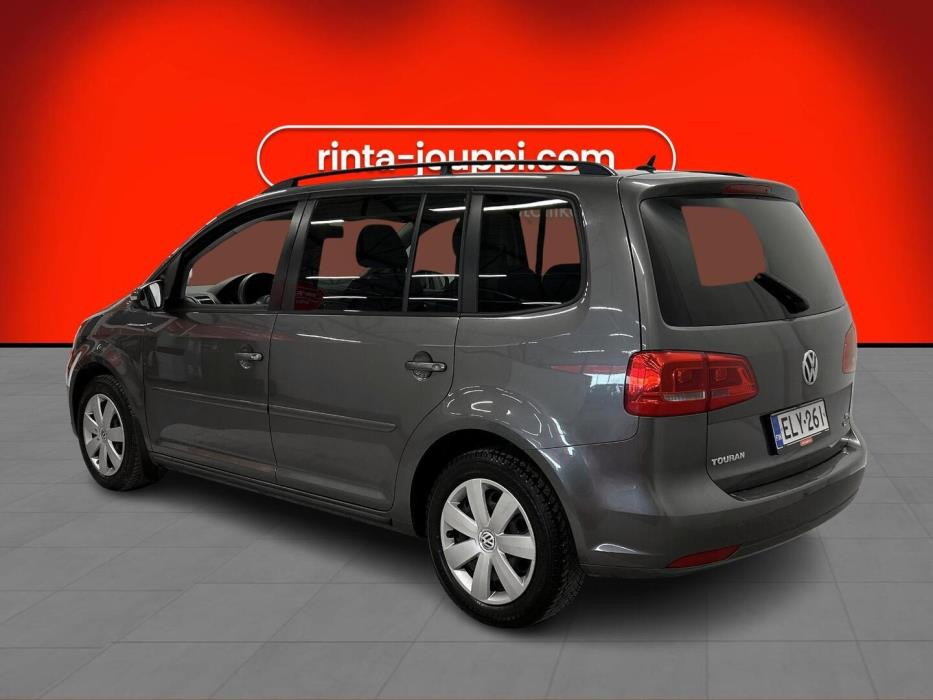 VOLKSWAGEN Touran 2011