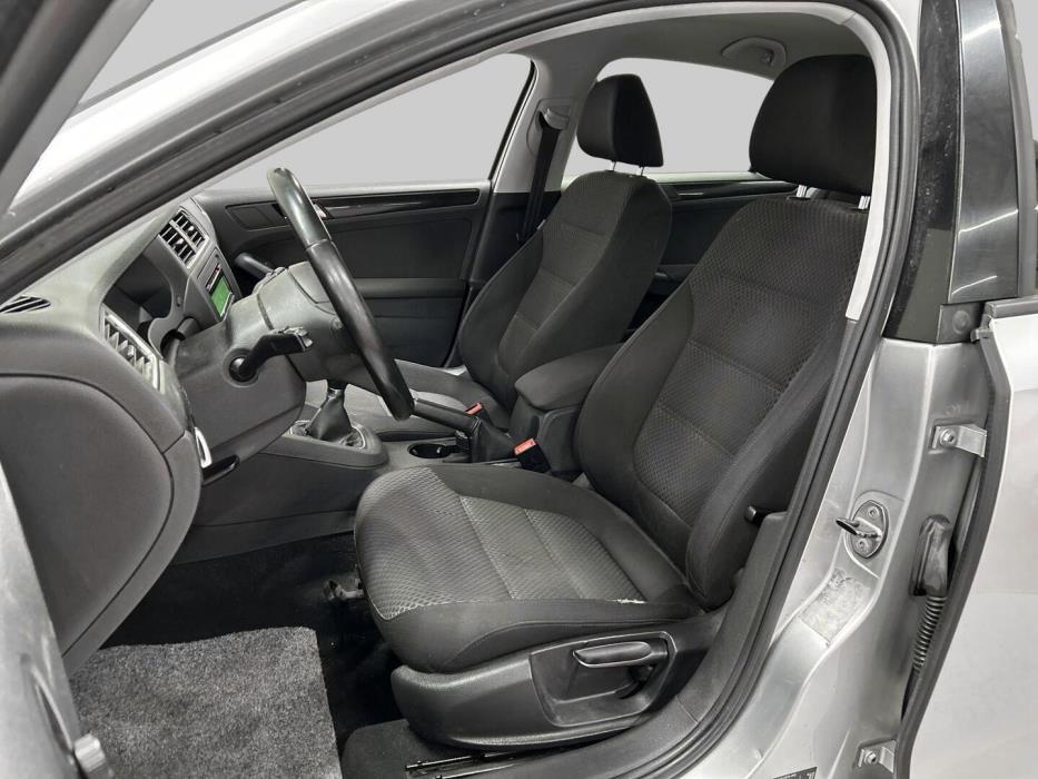 VOLKSWAGEN Jetta 2011