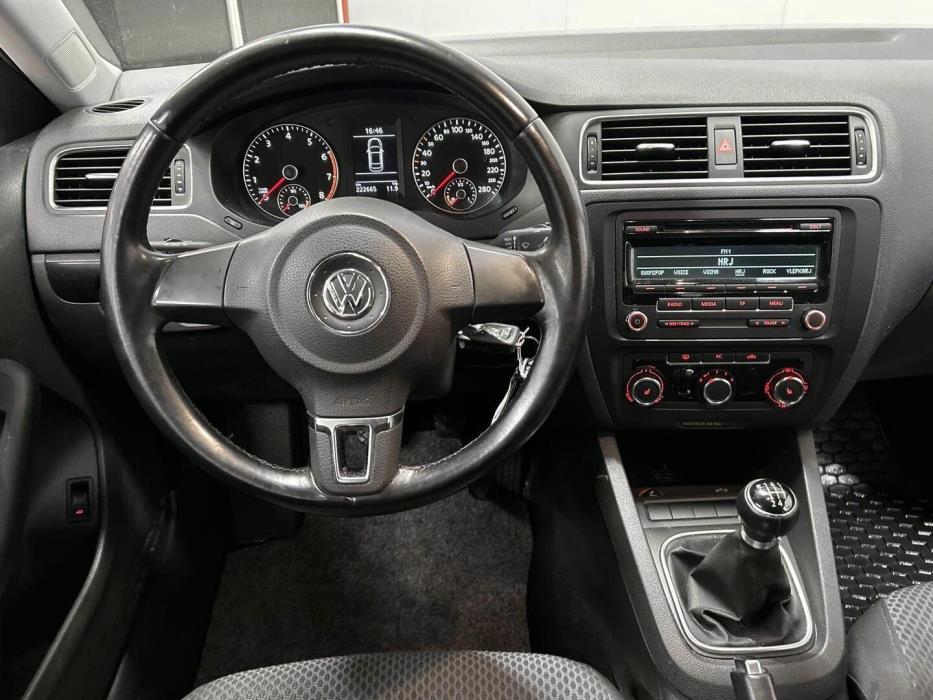 VOLKSWAGEN Jetta 2011