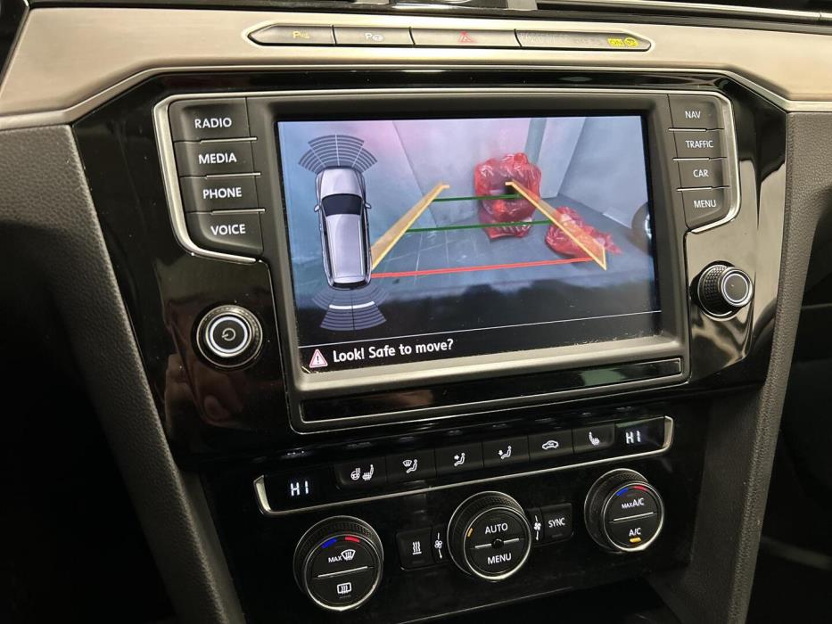 VOLKSWAGEN Passat 2014